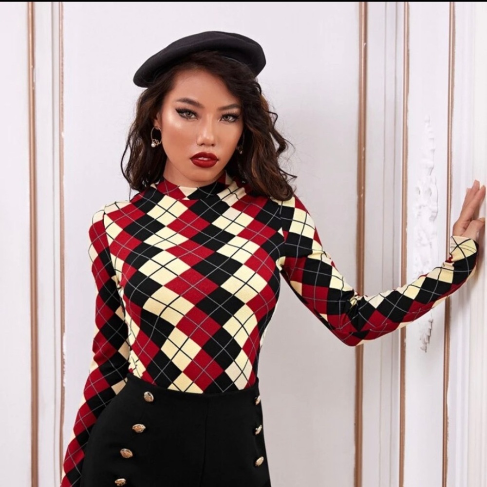 Form fitting mock neck top